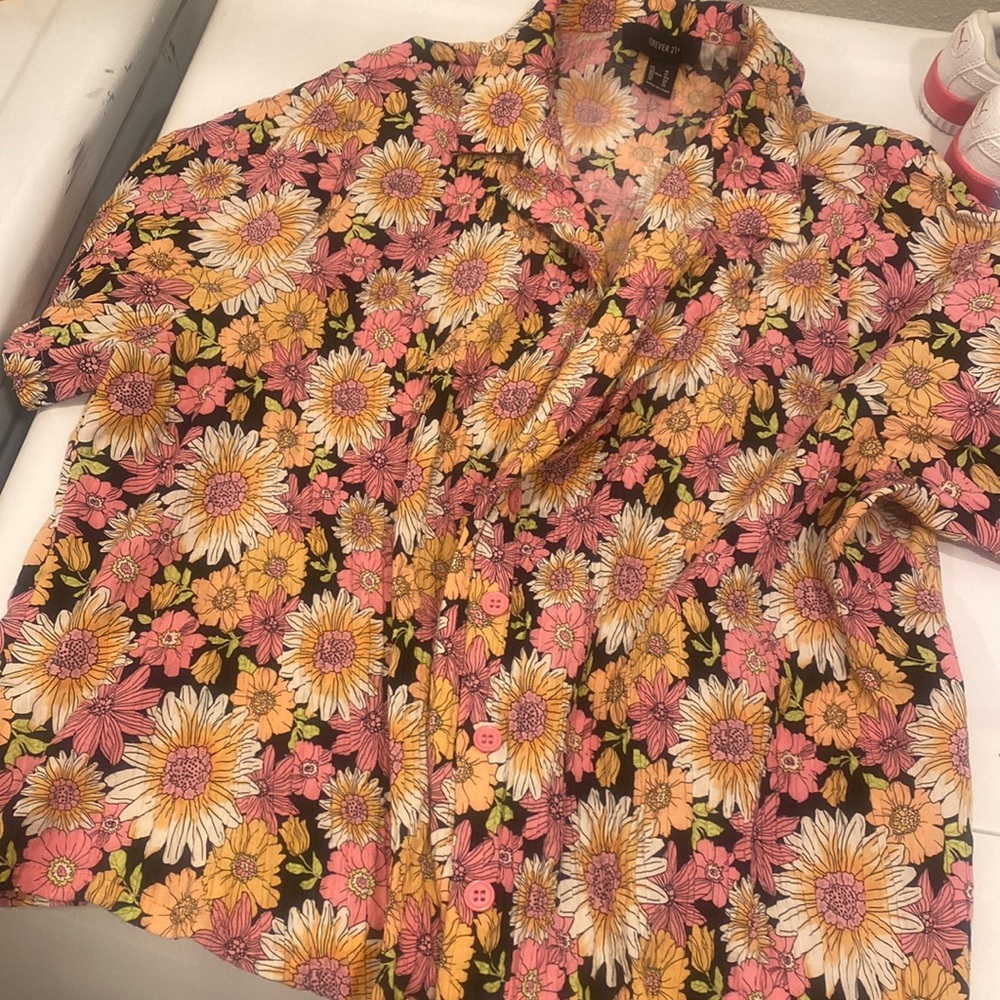 Womens short sleeve shirt